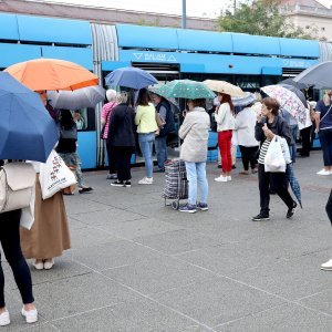 Kišno i hladno jutro u Zagrebu