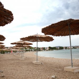 Kiša ispraznila plaže u Brodarici