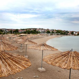 Kiša ispraznila plaže u Brodarici