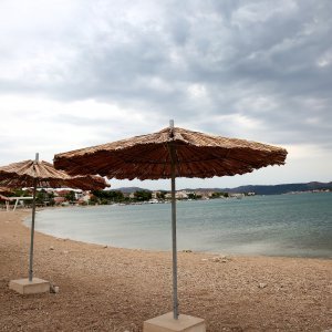 Kiša ispraznila plaže u Brodarici