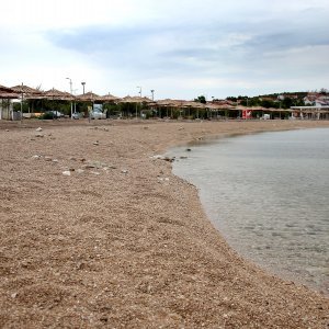 Kiša ispraznila plaže u Brodarici