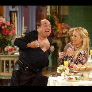 Danny DeVito kao striper u 'Prijateljima'