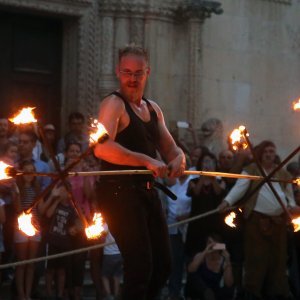 Šibenik: Atraktivan nastup skupine Artistika