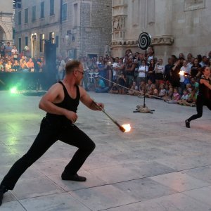 Šibenik: Atraktivan nastup skupine Artistika