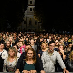 Bjelovar: Gibonni pred nekoliko tisuća posjetitelja održao koncert za Dan grada
