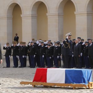 Emmanuel Macron pred lijesom Jacquesa Chiraca