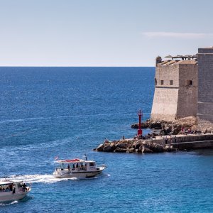 Dubrovnik: Plaža Banje puna kupača i u listopadu