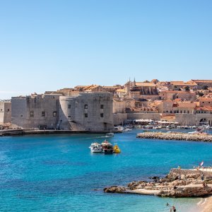 Dubrovnik: Plaža Banje puna kupača i u listopadu