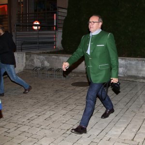 Kevin Spacey i Evan Lowenstein napuštaju Đokovićev restoran