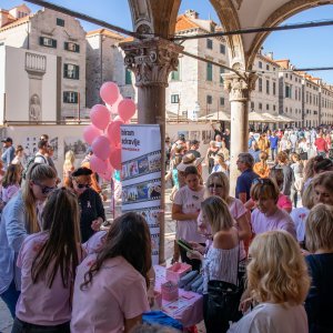 Dubrovnik: Održana Ružičasta subota na Stradunu posvećena važnost ranog otkrivanja raka dojke