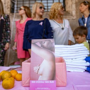 Dubrovnik: Održana Ružičasta subota na Stradunu posvećena važnost ranog otkrivanja raka dojke