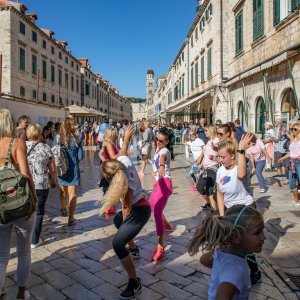 Dubrovnik: Održana Ružičasta subota na Stradunu posvećena važnost ranog otkrivanja raka dojke