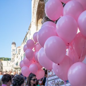 Dubrovnik: Održana Ružičasta subota na Stradunu posvećena važnost ranog otkrivanja raka dojke