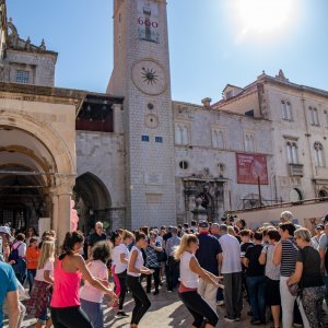 Dubrovnik: Održana Ružičasta subota na Stradunu posvećena važnost ranog otkrivanja raka dojke