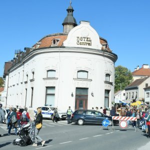 Tradicionalna 22. Kestenijada u Hrvatskoj Kostajnici