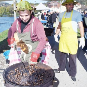 Tradicionalna 22. Kestenijada u Hrvatskoj Kostajnici