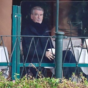 Pierce Brosnan i Keely Shaye Smith u Portofinu