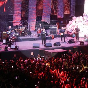 Mišo Kovač u prepunoj Areni održao koncert "Samo nas nebo rastavit može"