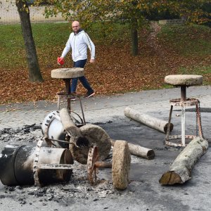 Uništen spomenik braniteljima u Sisku