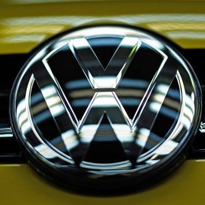 2015: Volkswagen priznao da vara na testovima kako bi njegovi automobili bili ekološki prihvatljiviji