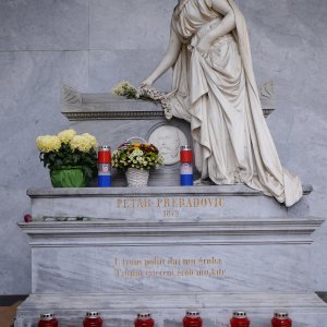 Nadgrobni spomenik Petru Preradoviću