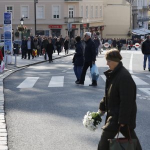 Zagrepčani u velikom broju krenuli na Mirogoj