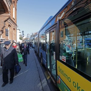 Zagrepčani u velikom broju krenuli na Mirogoj