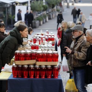 Zagrepčani u velikom broju krenuli na Mirogoj