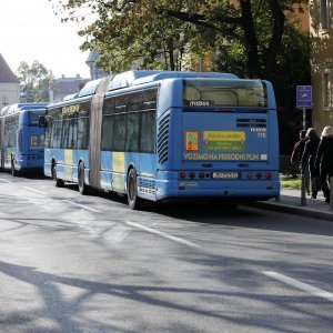 Zagrepčani u velikom broju krenuli na Mirogoj