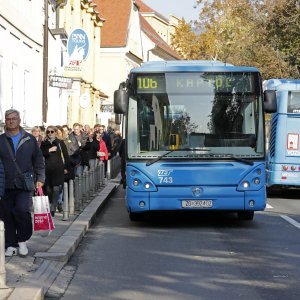 Zagrepčani u velikom broju krenuli na Mirogoj