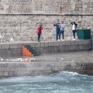 Dubrovnik: Jako Jugo, kiša i valovi na Porporeli