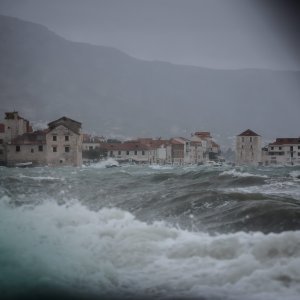Orkansko jugo u Dalmaciji - Kaštel Štafilić
