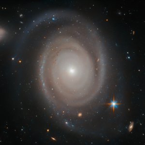 Hubble je snimio usamljenu galaksiju