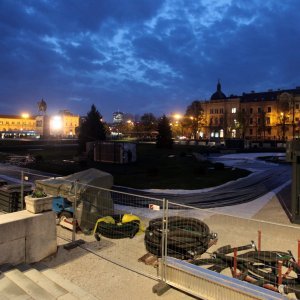 Postavljanje klizališta na Trgu kralja Tomislava