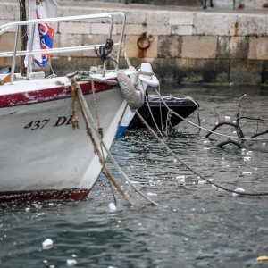 Smeće doplovilo u Dubrovnik