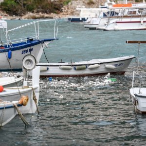 Smeće doplovilo u Dubrovnik