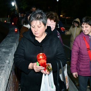 Paljenje svijeća za Vukovar na sisačkom Starom mostu