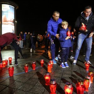 Karlovački sportaši paljenjem svijeća priključili se akciji I u mom gradu Vukovar svijetli