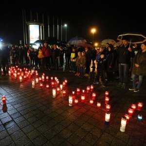 Karlovački sportaši paljenjem svijeća priključili se akciji I u mom gradu Vukovar svijetli