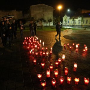 Karlovački sportaši paljenjem svijeća priključili se akciji I u mom gradu Vukovar svijetli