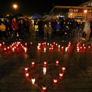 Karlovački sportaši paljenjem svijeća priključili se akciji I u mom gradu Vukovar svijetli