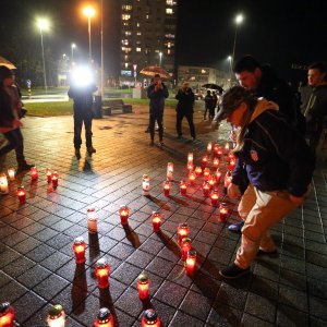 Karlovački sportaši paljenjem svijeća priključili se akciji I u mom gradu Vukovar svijetli