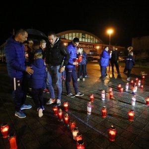 Karlovački sportaši paljenjem svijeća priključili se akciji I u mom gradu Vukovar svijetli
