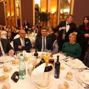 Na Sinjsku noć stigli premijer Plenković i predsjednica Kolinda Grabar Kitarović