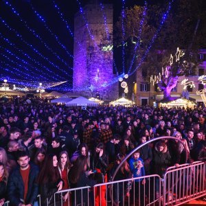 U Zadru otvoren Advent uz koncert Prljavog kazališta