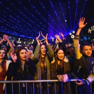 U Zadru otvoren Advent uz koncert Prljavog kazališta