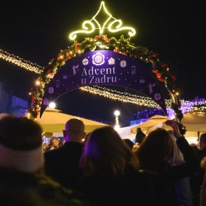 U Zadru otvoren Advent uz koncert Prljavog kazališta