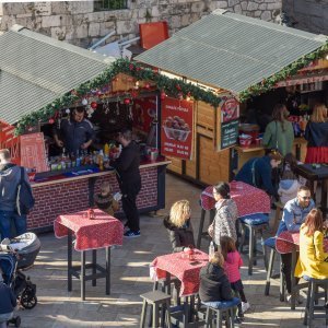 Građani posjetili manifestaciju Advent u Zadru