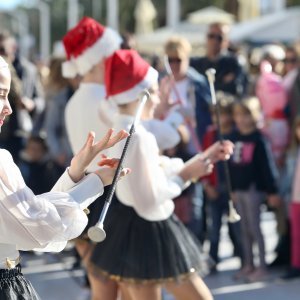 Split: Adventske svečanosti započele nastupom mažoretkinja