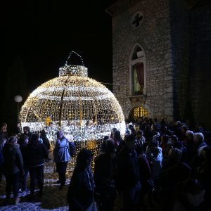 Rijeka: Paljenjem lampica započeo je program Adventa na Trsatskoj gradini